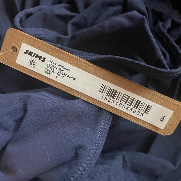 SKIMS Fits Everybody Plunge Long Sleeve Top, Navy - Picture 3 of 3